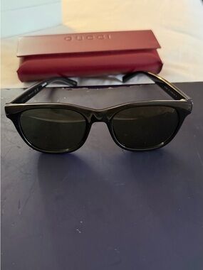 Gucci Black Sunglasses with Burgundy Case